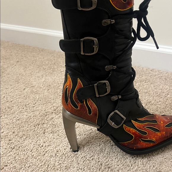 Fiery Black Combat Boots - Picture 3 of 4